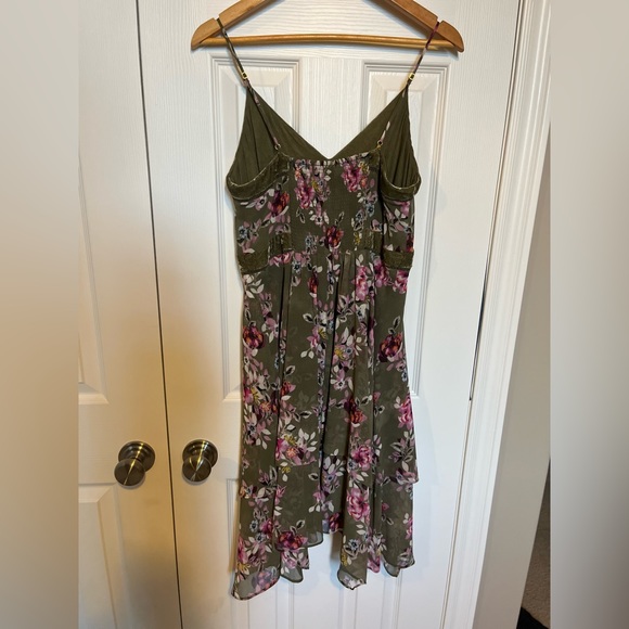 White House Black Market Handkerchief Floral Olive Velvet trim Dress Sz 10 - Picture 4 of 15